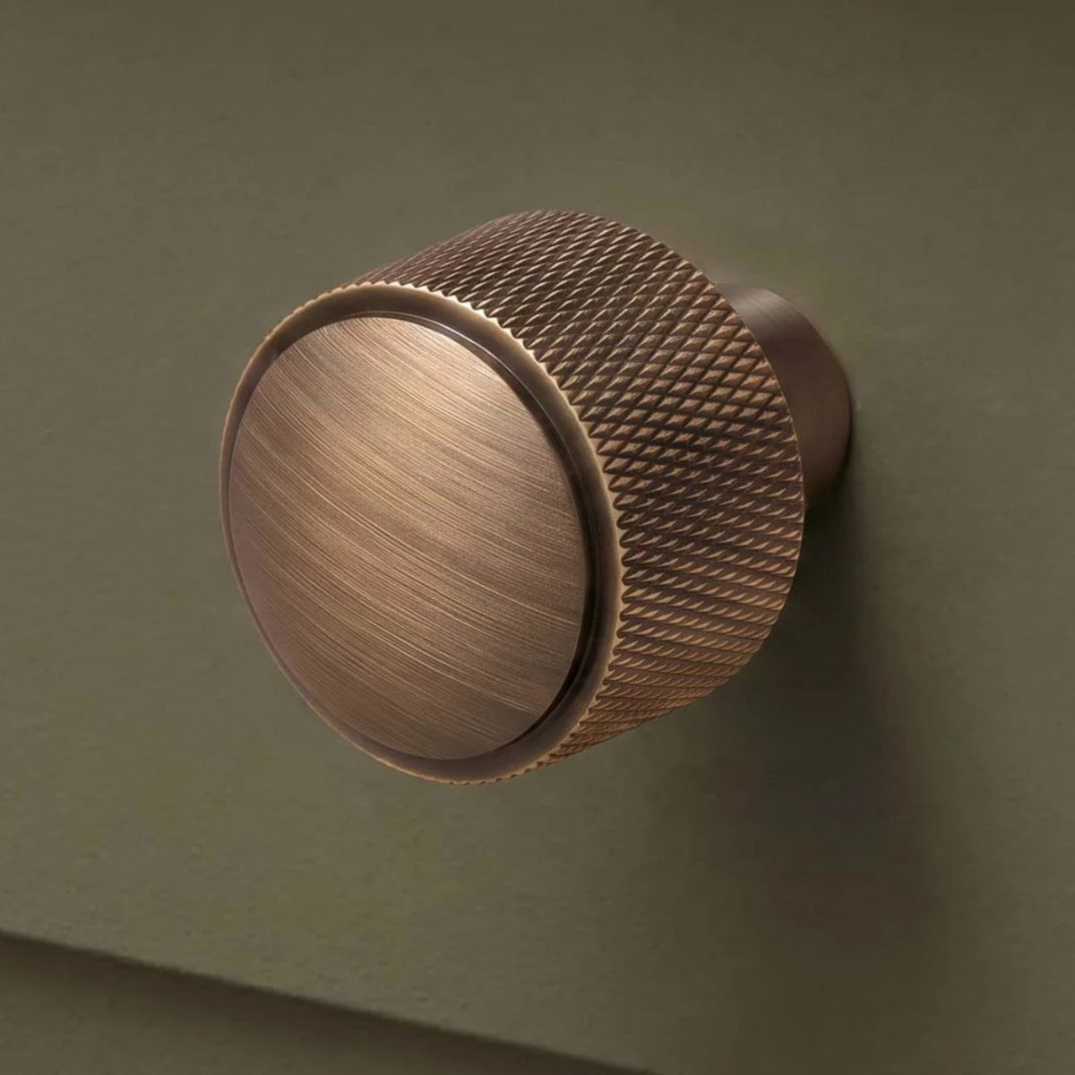 Knurled