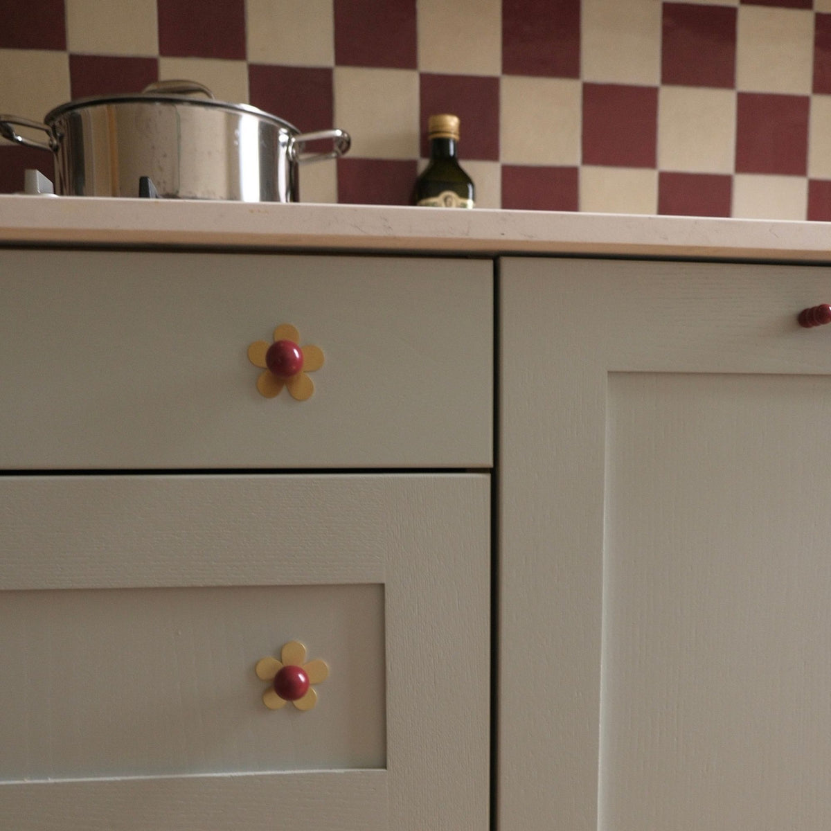 Plank Hardware Cabinetry ADA Flower Knob Backplate - Satin Brass