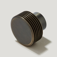 BEZEL-Rillenknopf – Antikmessing