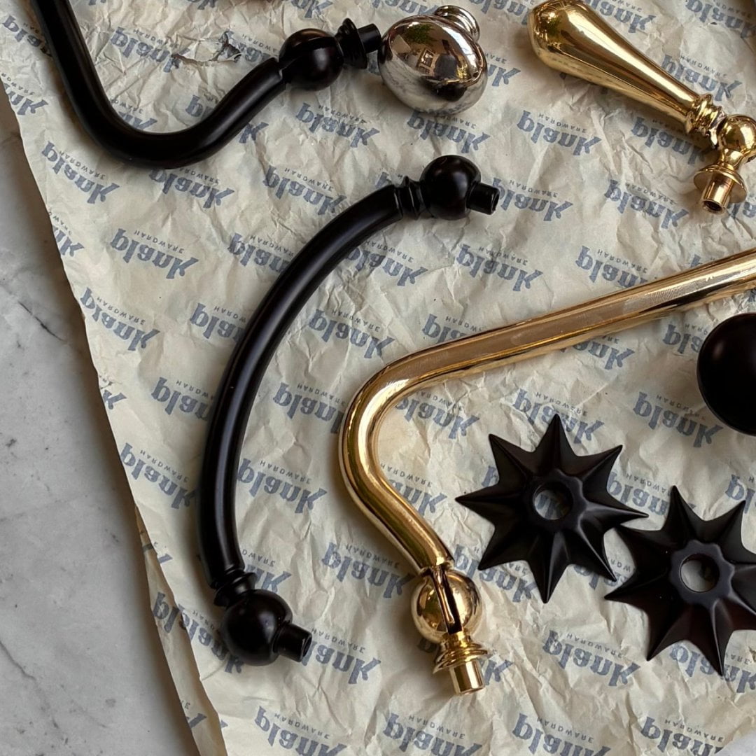 Plank Hardware Cabinetry JAMES Handle - Blackened Bronze