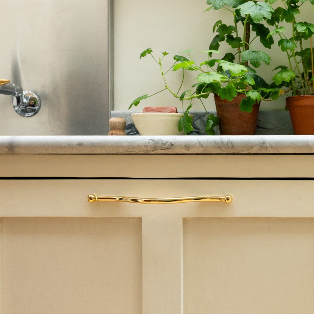 Plank Hardware Cabinetry LYON Handle - Unlacquered Brass