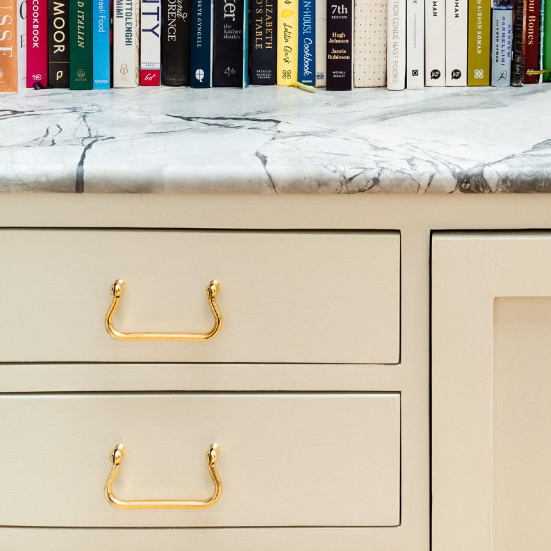 Plank Hardware Cabinetry OLSON Swing Pull - Unlacquered Brass