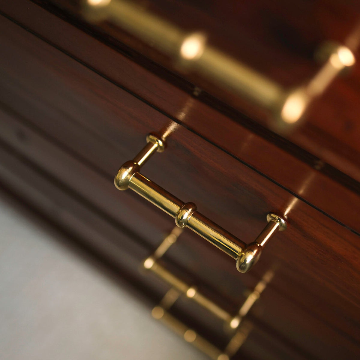 Plank Hardware Cabinetry PEYTON Handle - Unlacquered Brass