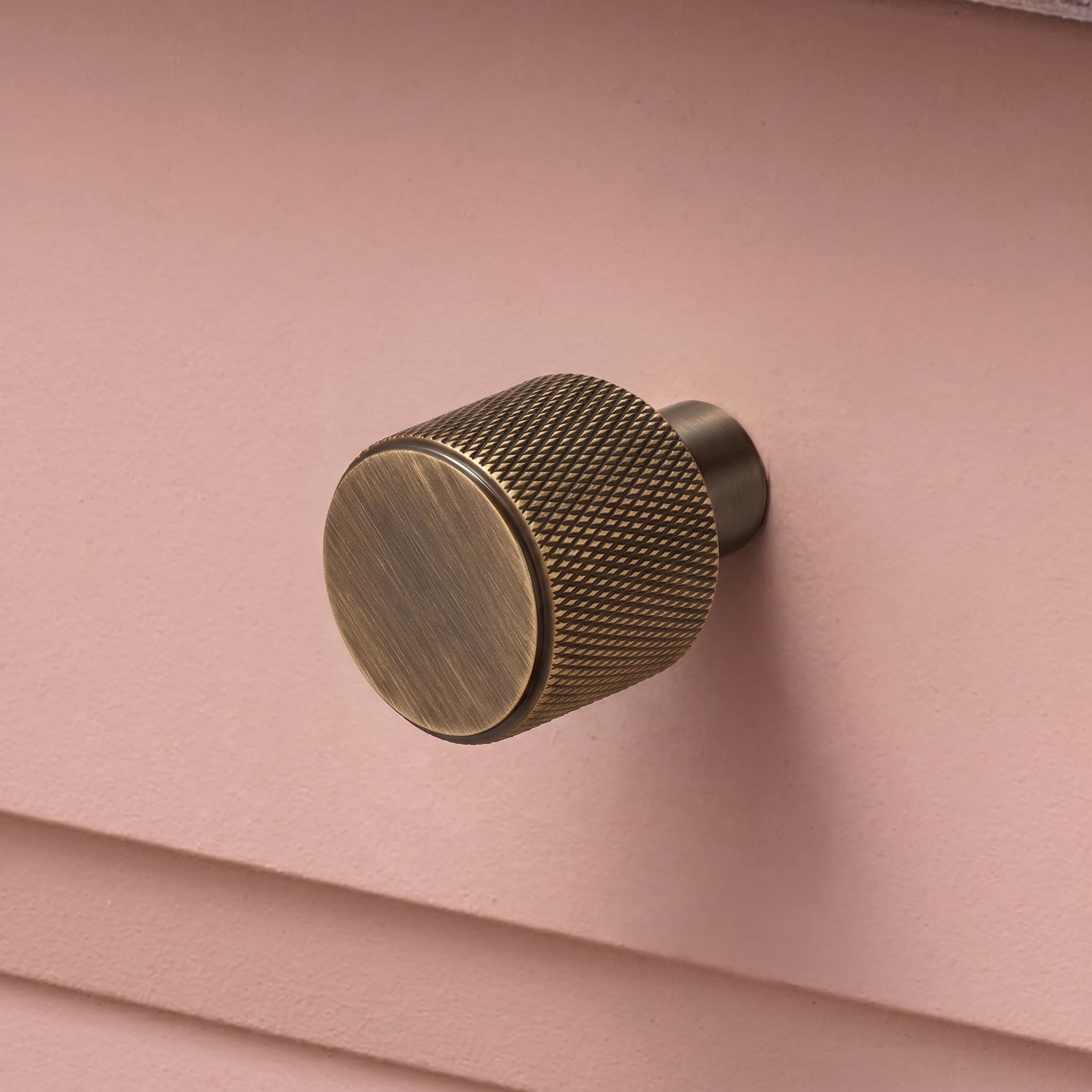Plank Hardware Cabinetry REVILL Knurled Knob - Antique Brass